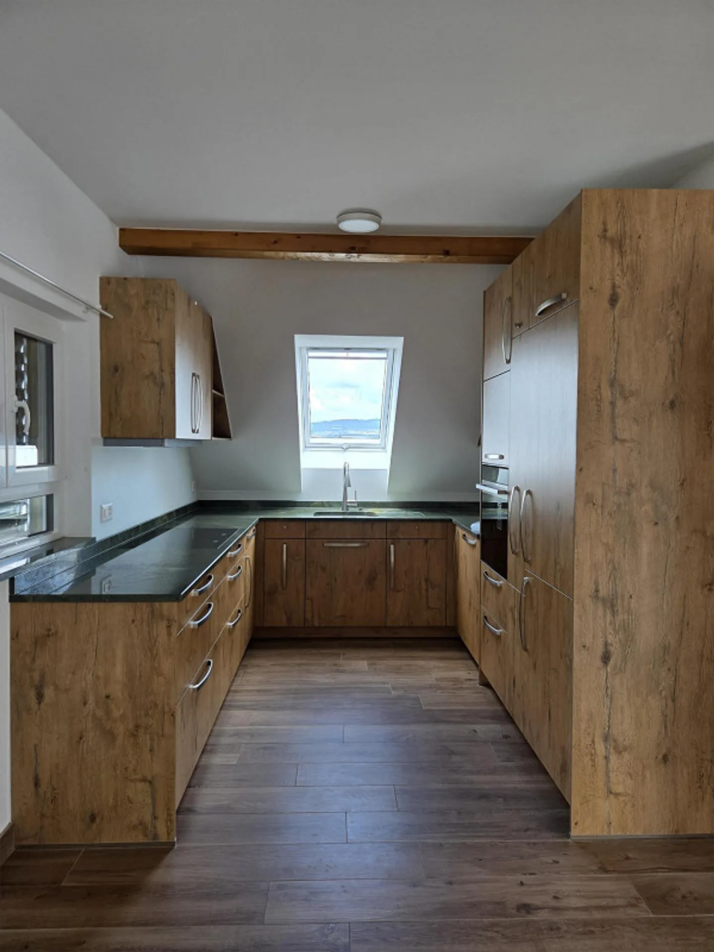 Great 3.5 room penthouse apartment, large 2 roof terraces, underground garage, lift, washing machine/dryer - Photo 3 of 27