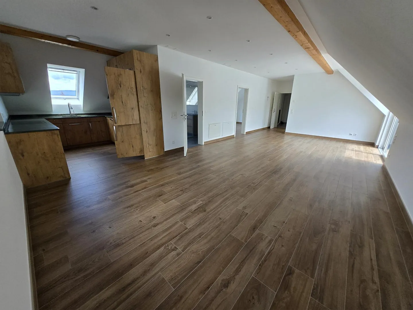 Great 3.5 room penthouse apartment, large 2 roof terraces, underground garage, lift, washing machine/dryer - Photo 1 of 27