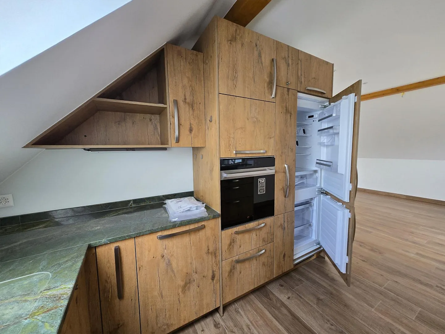Great 3.5 room penthouse apartment, large 2 roof terraces, underground garage, lift, washing machine/dryer - Photo 5 of 27