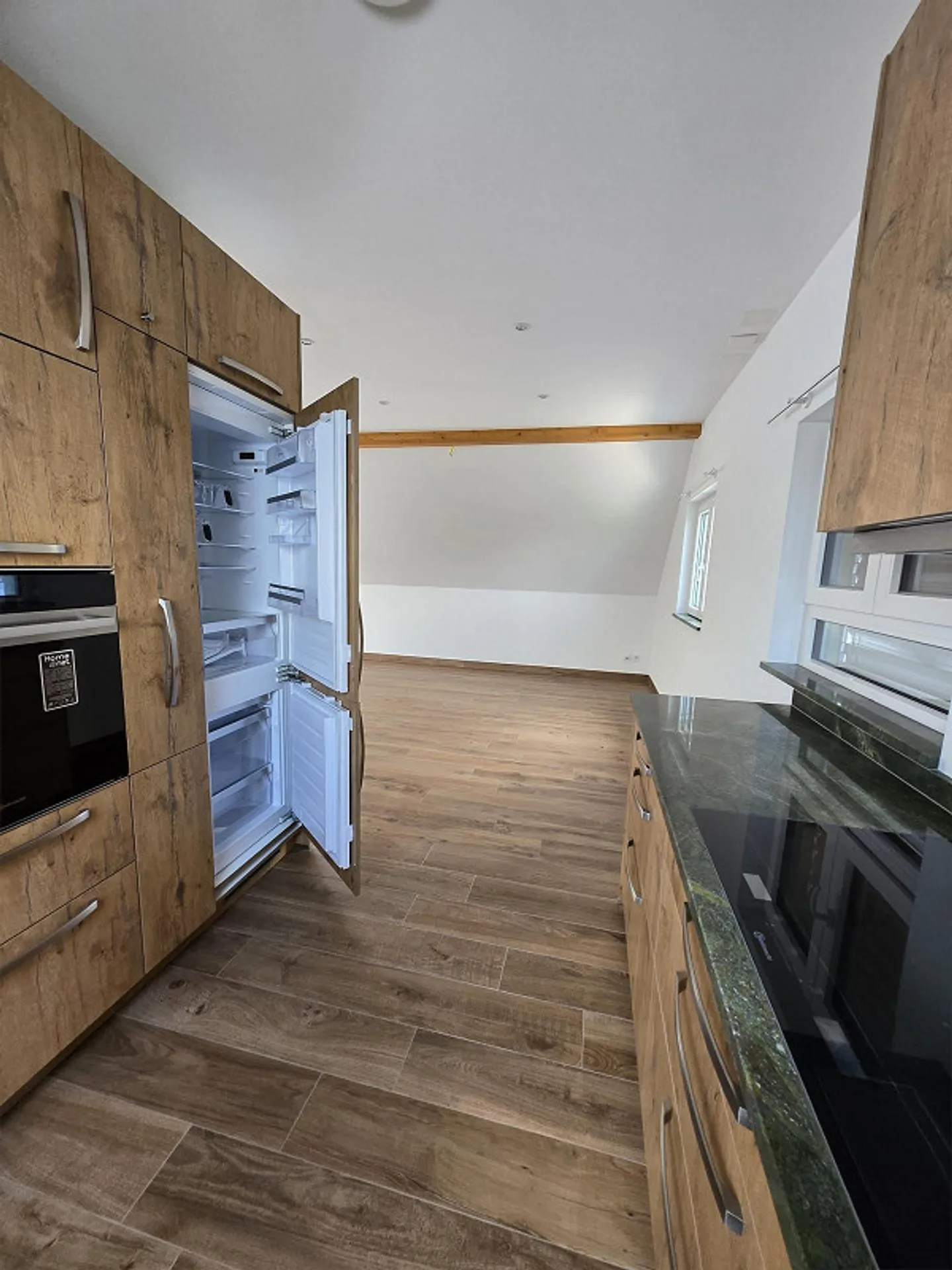 Great 3.5 room penthouse apartment, large 2 roof terraces, underground garage, lift, washing machine/dryer - Photo 7 of 27