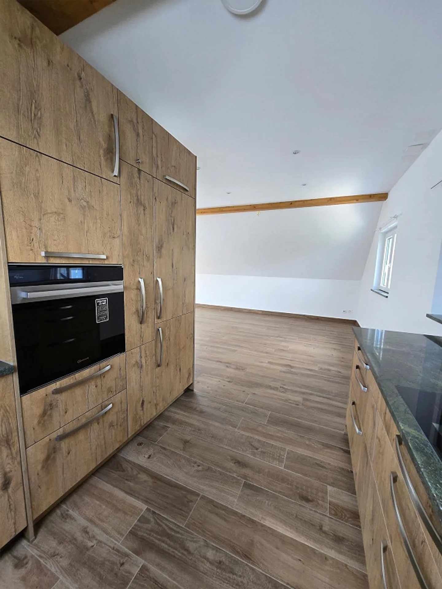 Great 3.5 room penthouse apartment, large 2 roof terraces, underground garage, lift, washing machine/dryer - Photo 8 of 27