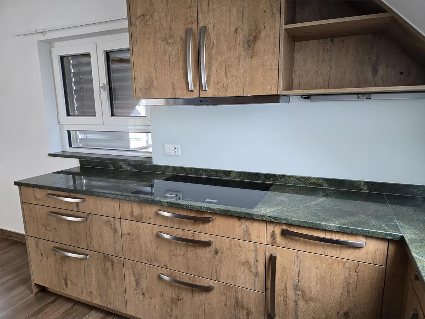 Great 3.5 room penthouse apartment, large 2 roof terraces, underground garage, lift, washing machine/dryer - Photo 6 of 27
