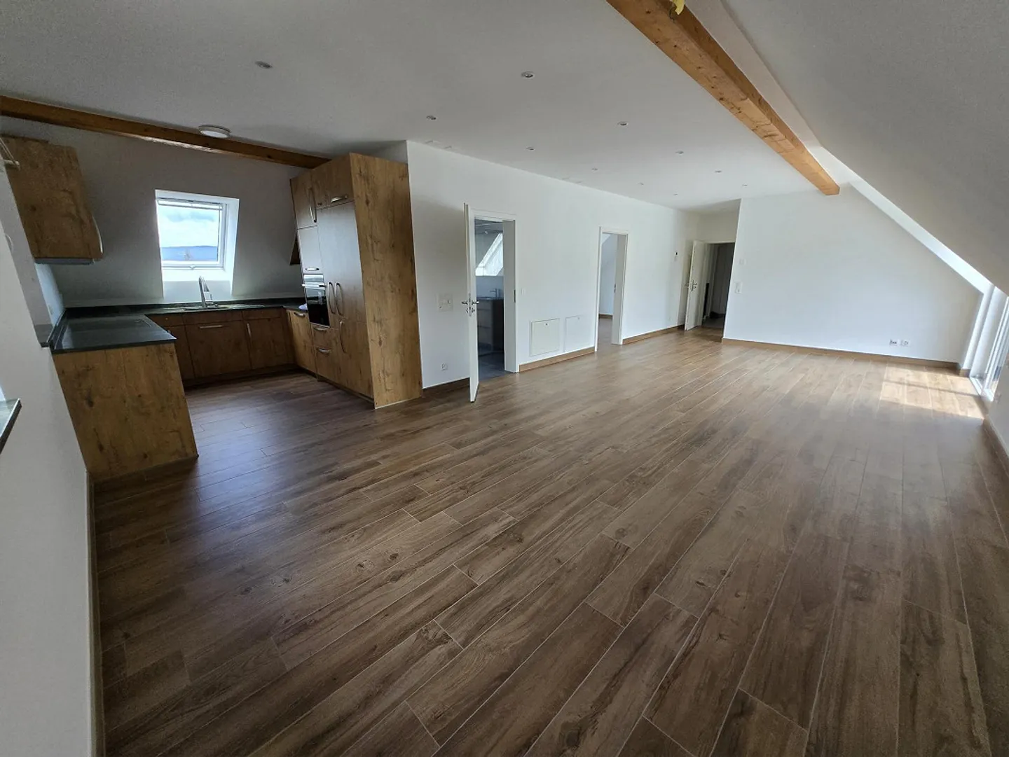 Great 3.5 room penthouse apartment, large 2 roof terraces, underground garage, lift, washing machine/dryer - Photo 9 of 27