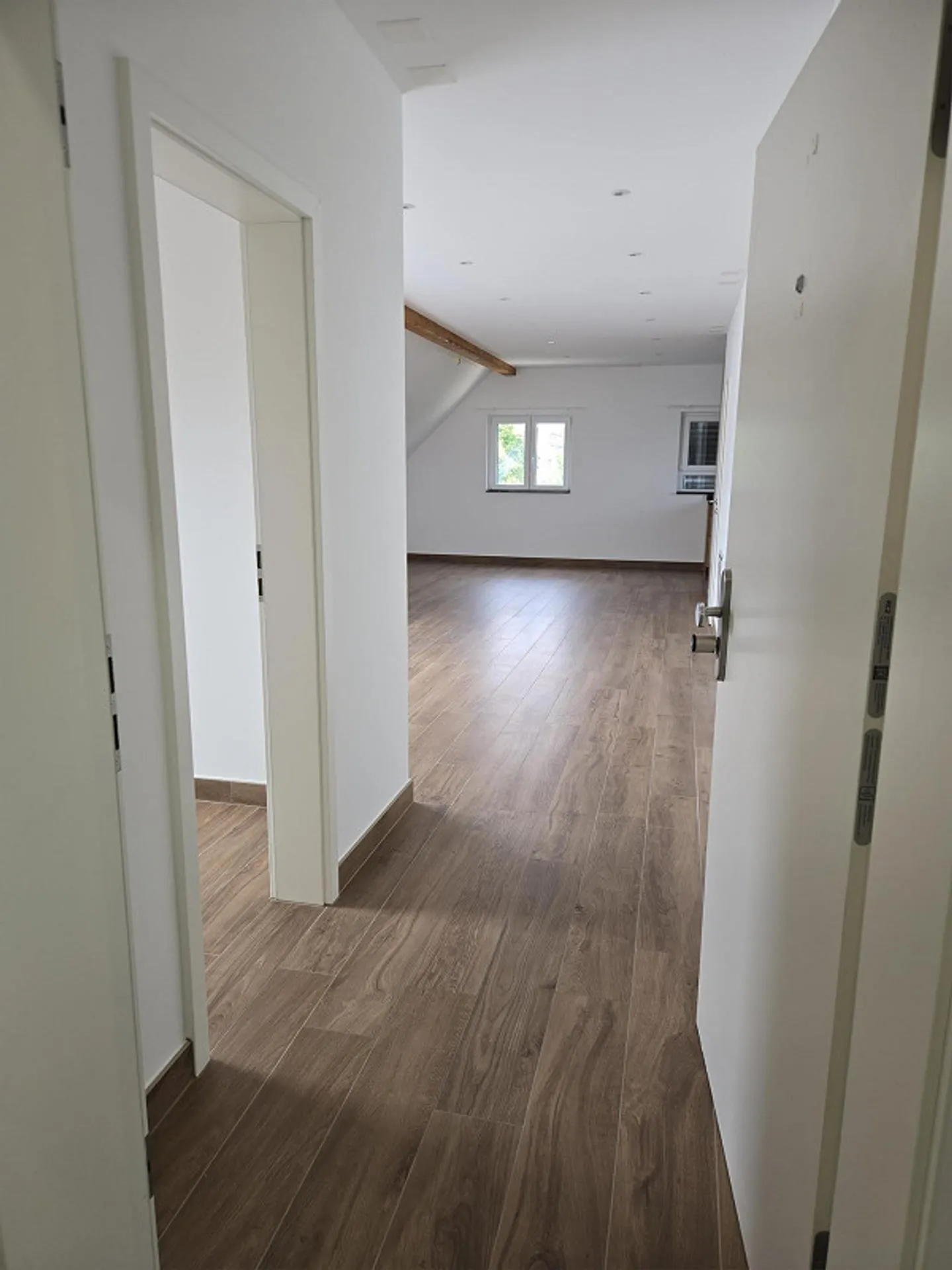 Great 3.5 room penthouse apartment, large 2 roof terraces, underground garage, lift, washing machine/dryer - Photo 18 of 27