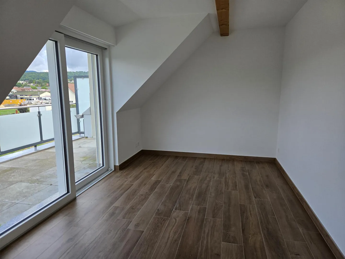 Great 3.5 room penthouse apartment, large 2 roof terraces, underground garage, lift, washing machine/dryer - Photo 19 of 27