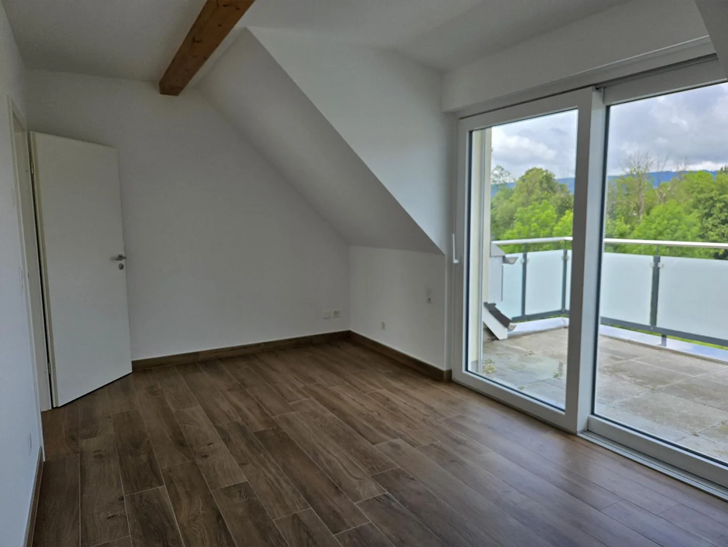 Great 3.5 room penthouse apartment, large 2 roof terraces, underground garage, lift, washing machine/dryer - Photo 20 of 27