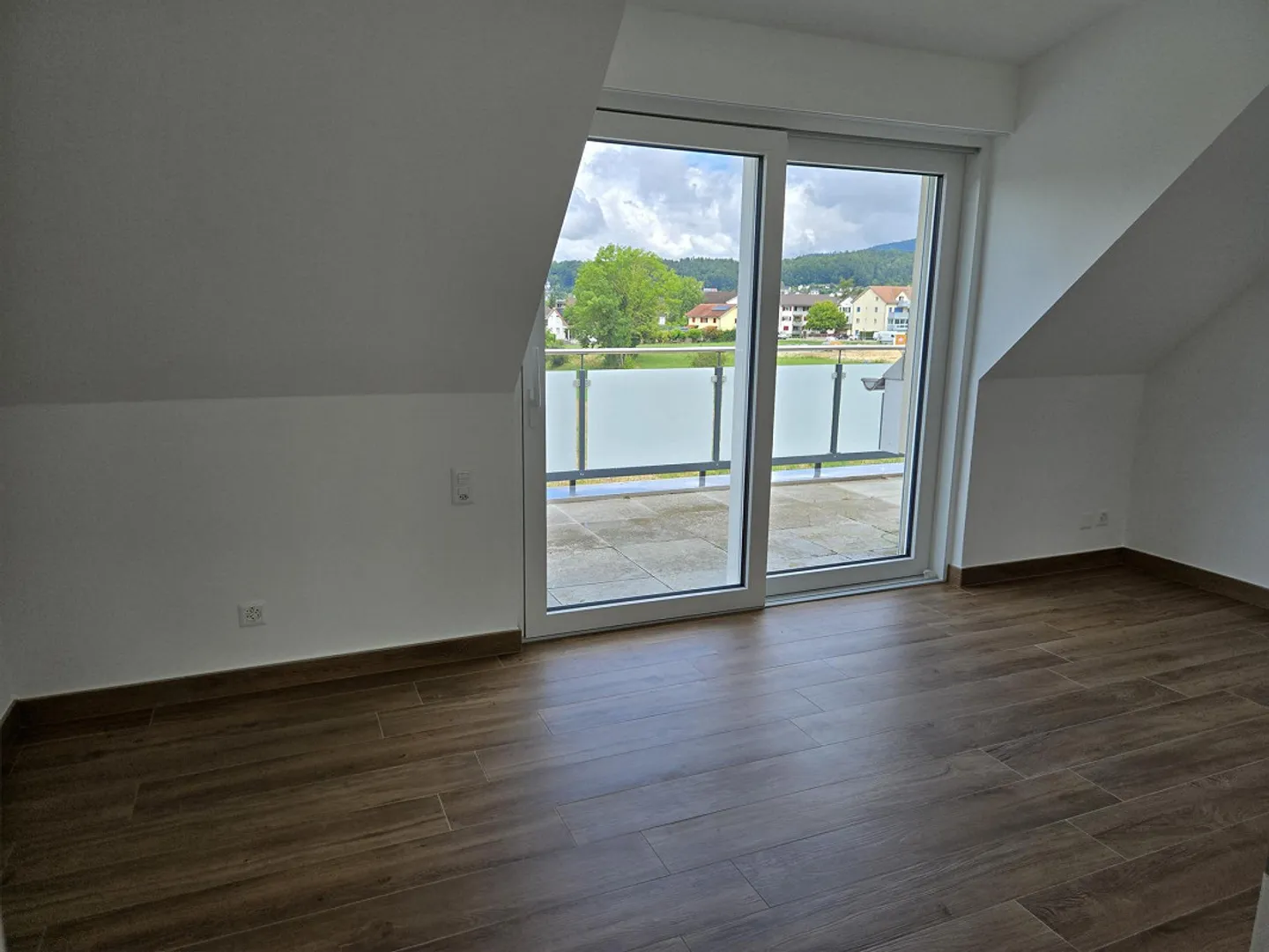 Great 3.5 room penthouse apartment, large 2 roof terraces, underground garage, lift, washing machine/dryer - Photo 21 of 27