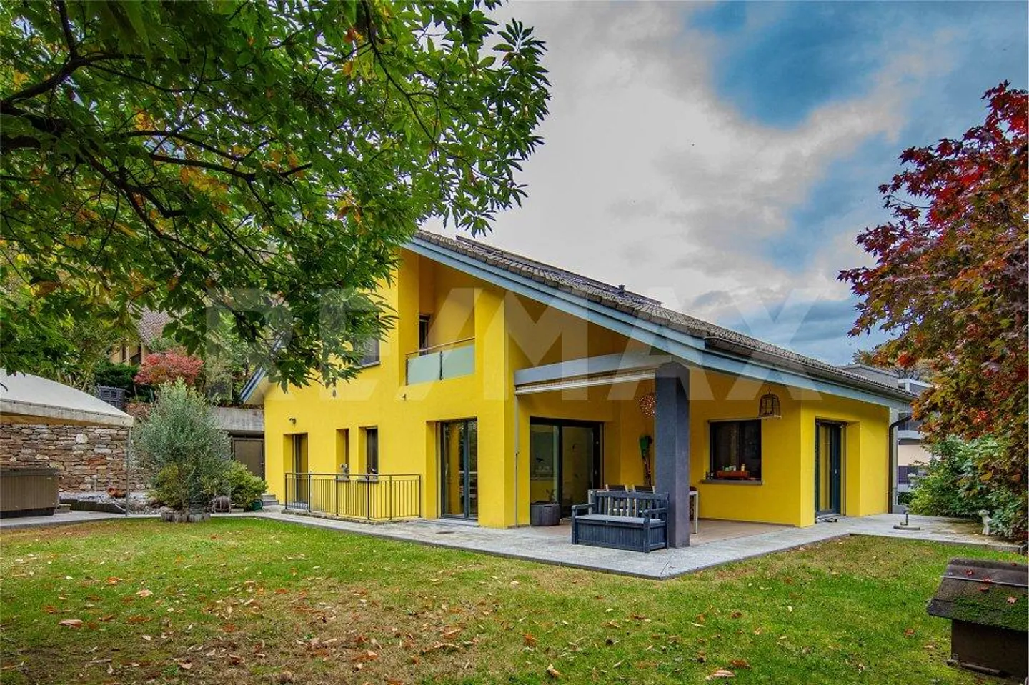 Exclusive Single-Family Home in a Quiet Location near Bellinzona - Photo 2 of 13