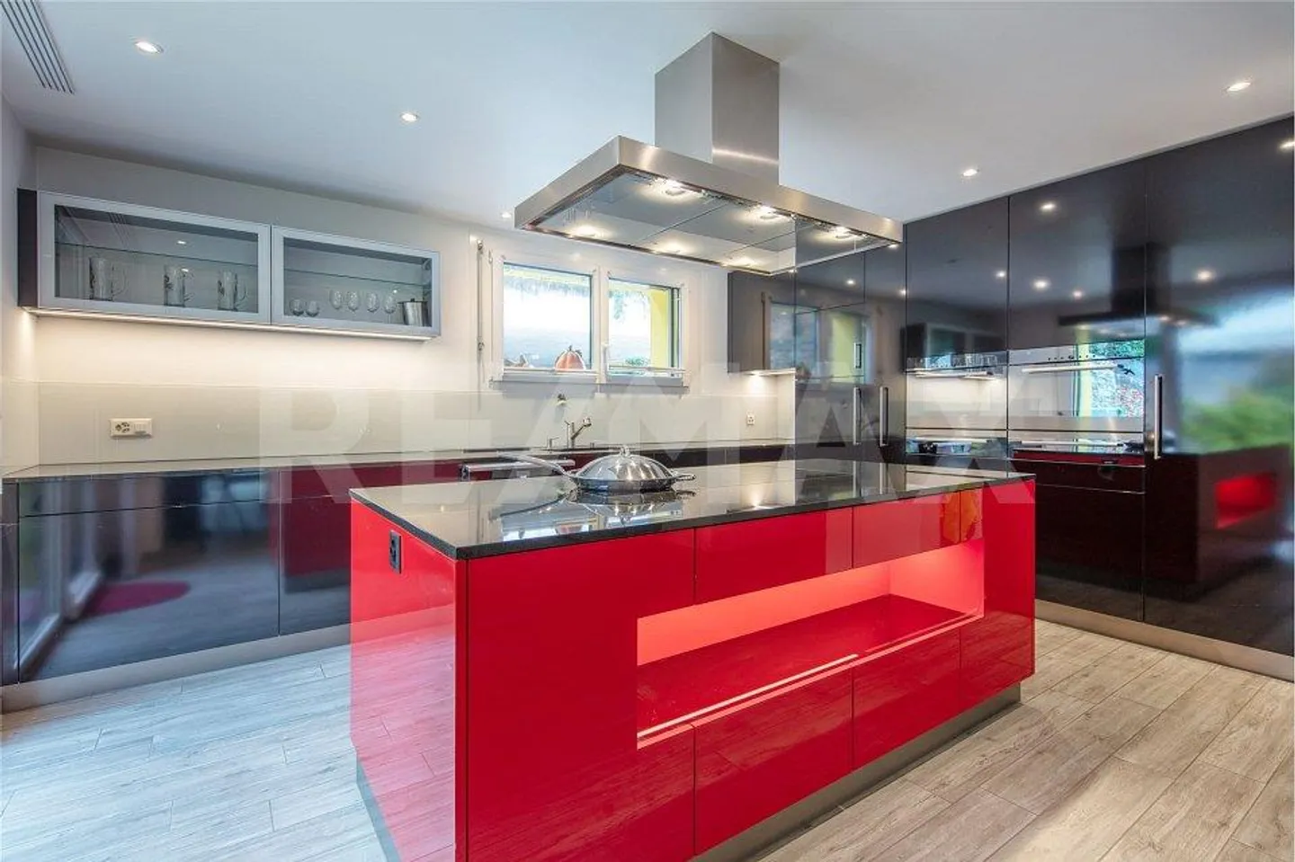 Exclusive Single-Family Home in a Quiet Location near Bellinzona - Photo 6 of 13