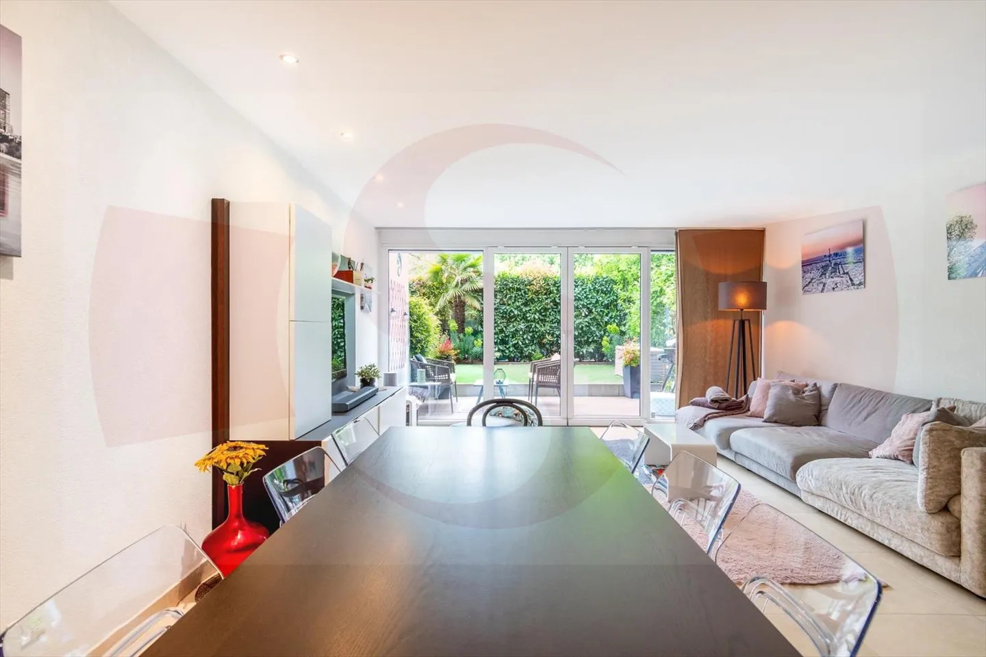 Very pretty semi-detached villa with 6 rooms - Photo 3 of 12
