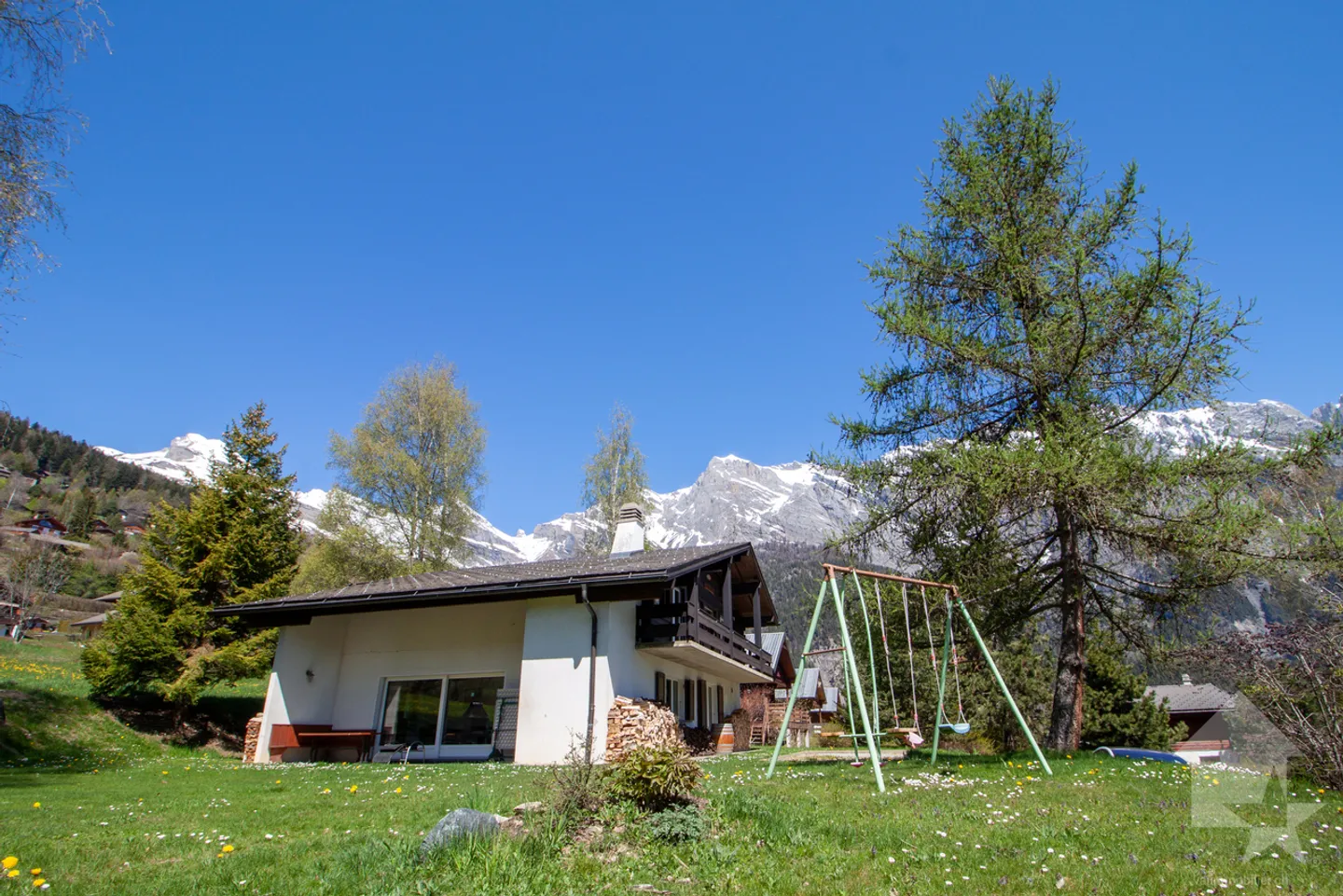 Chalet magnifique à 5 minutes des thermes et des pistes de ski - Photo 3 sur 13