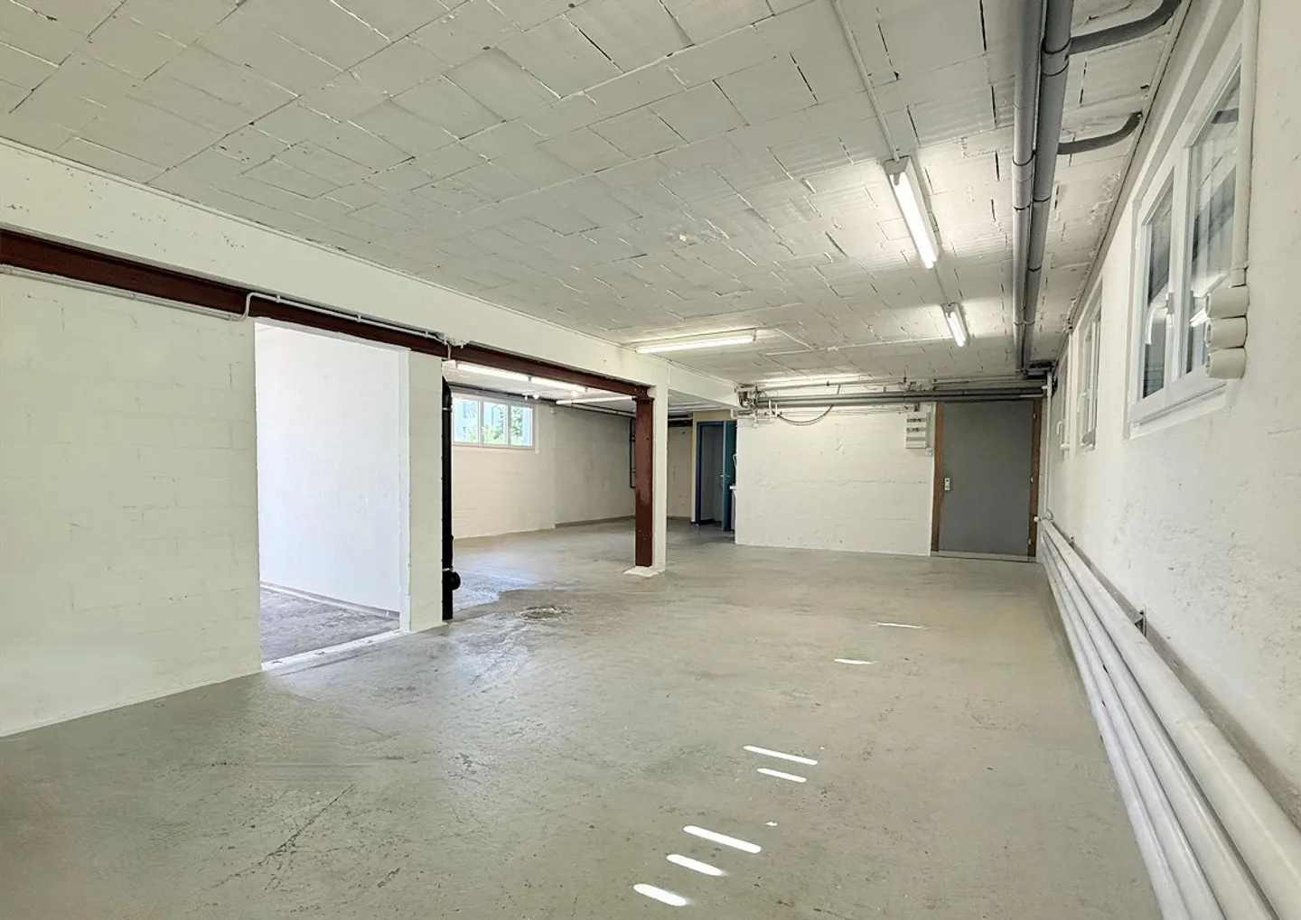 Your new workplace as studio - shop - workshop - office - Photo 8 of 13
