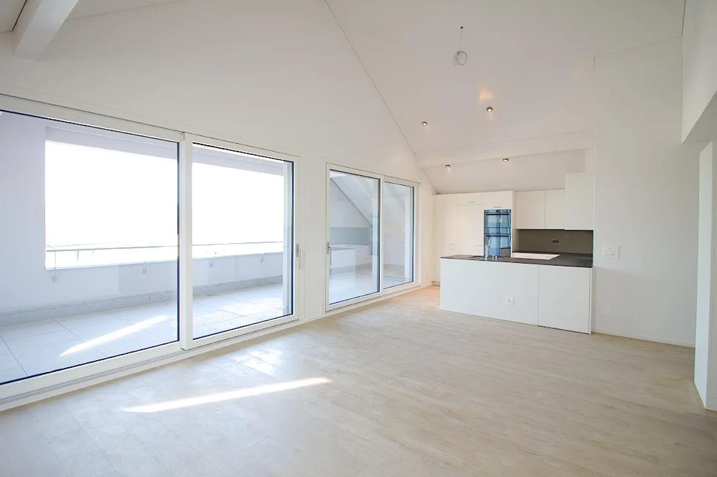 Stylish 4.5 Room Penthouse Apartment with Stunning Views for Rent - Photo 1 of 7