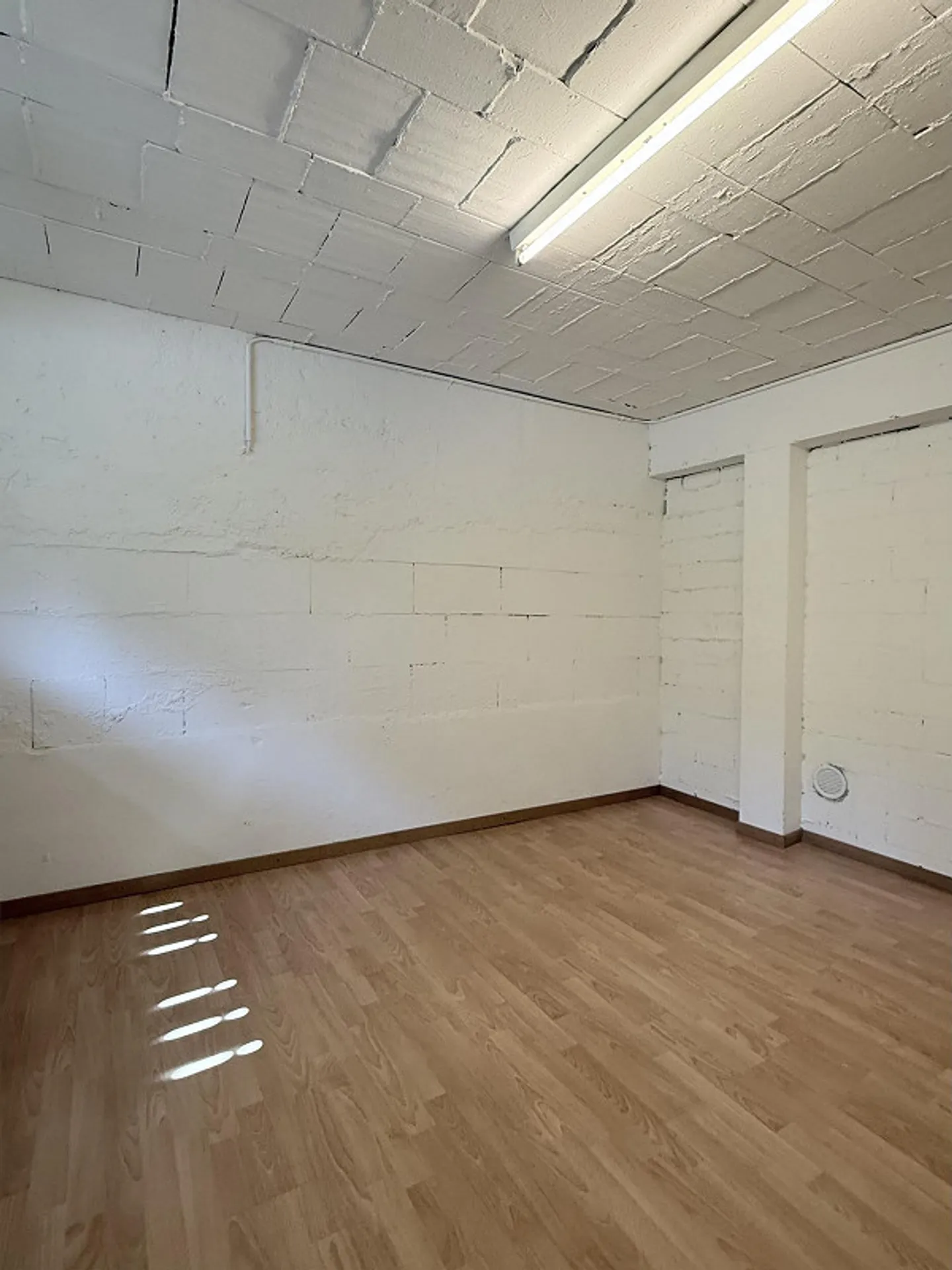 Your new workplace as studio - shop - workshop - office - Photo 9 of 13