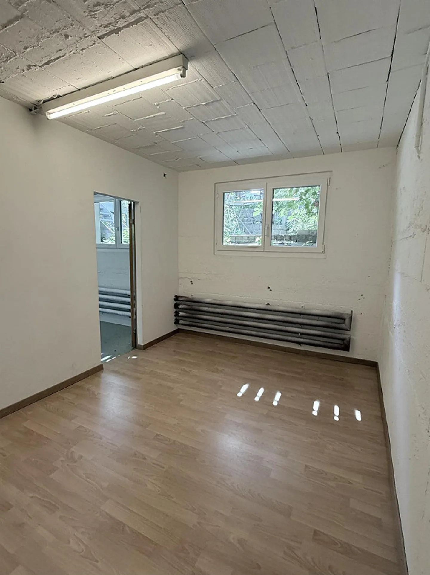 Your new workplace as studio - shop - workshop - office - Photo 10 of 13