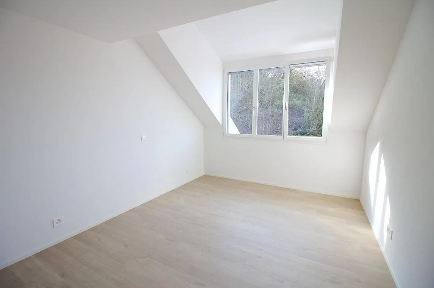 Stylish 4.5 Room Penthouse Apartment with Stunning Views for Rent - Photo 3 of 7