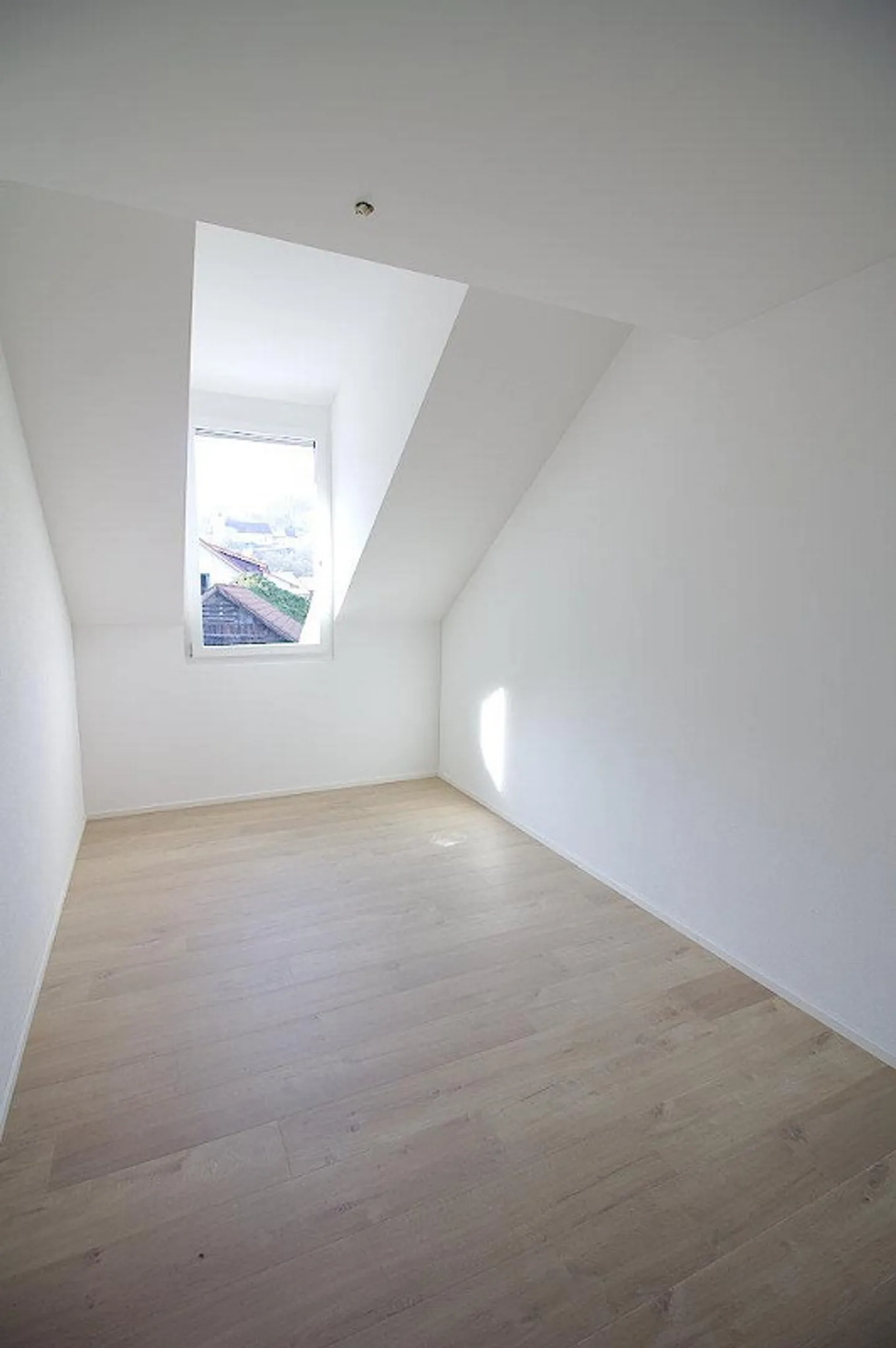 Stylish 4.5 Room Penthouse Apartment with Stunning Views for Rent - Photo 4 of 7