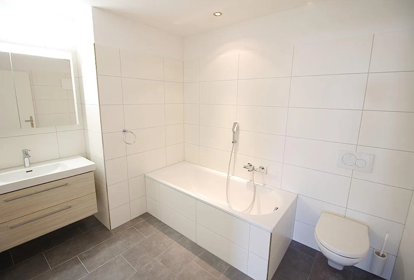 Stylish 4.5 Room Penthouse Apartment with Stunning Views for Rent - Photo 5 of 7