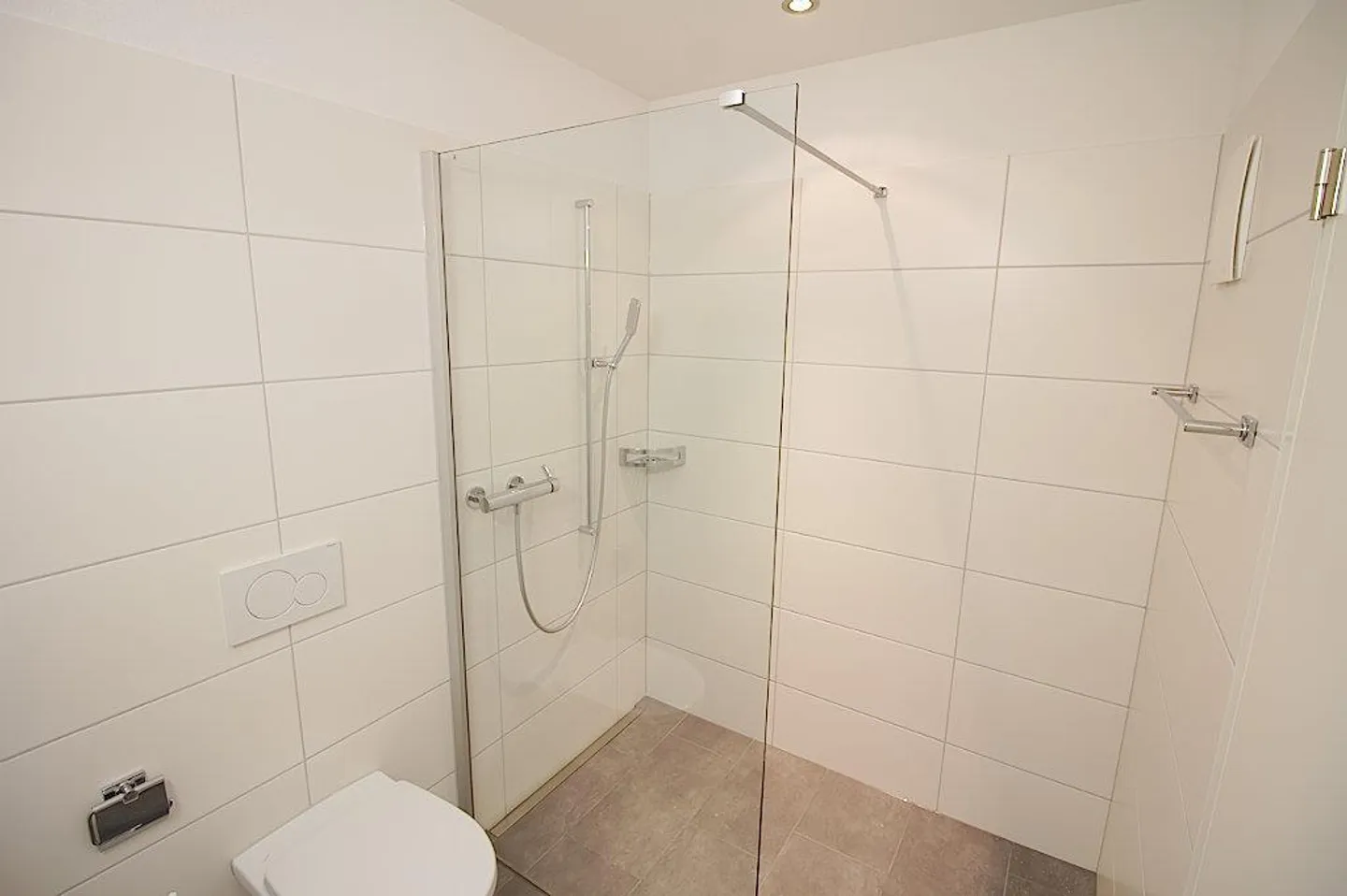 Stylish 4.5 Room Penthouse Apartment with Stunning Views for Rent - Photo 6 of 7