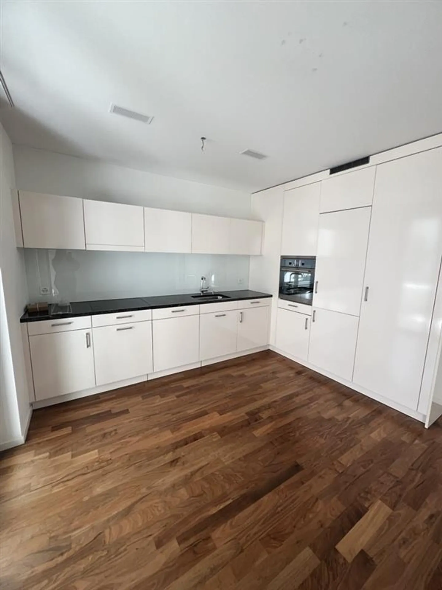 3.5 Room Apartment - Photo 4 of 10