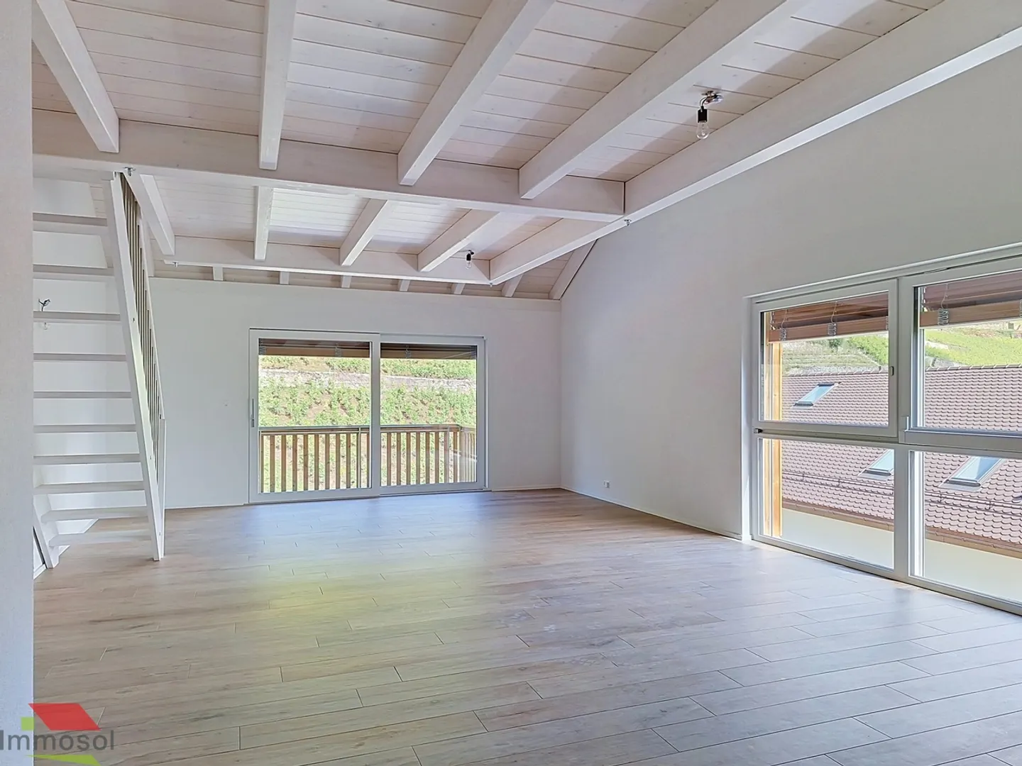 Modern Apartment with Balcony - Photo 3 of 9