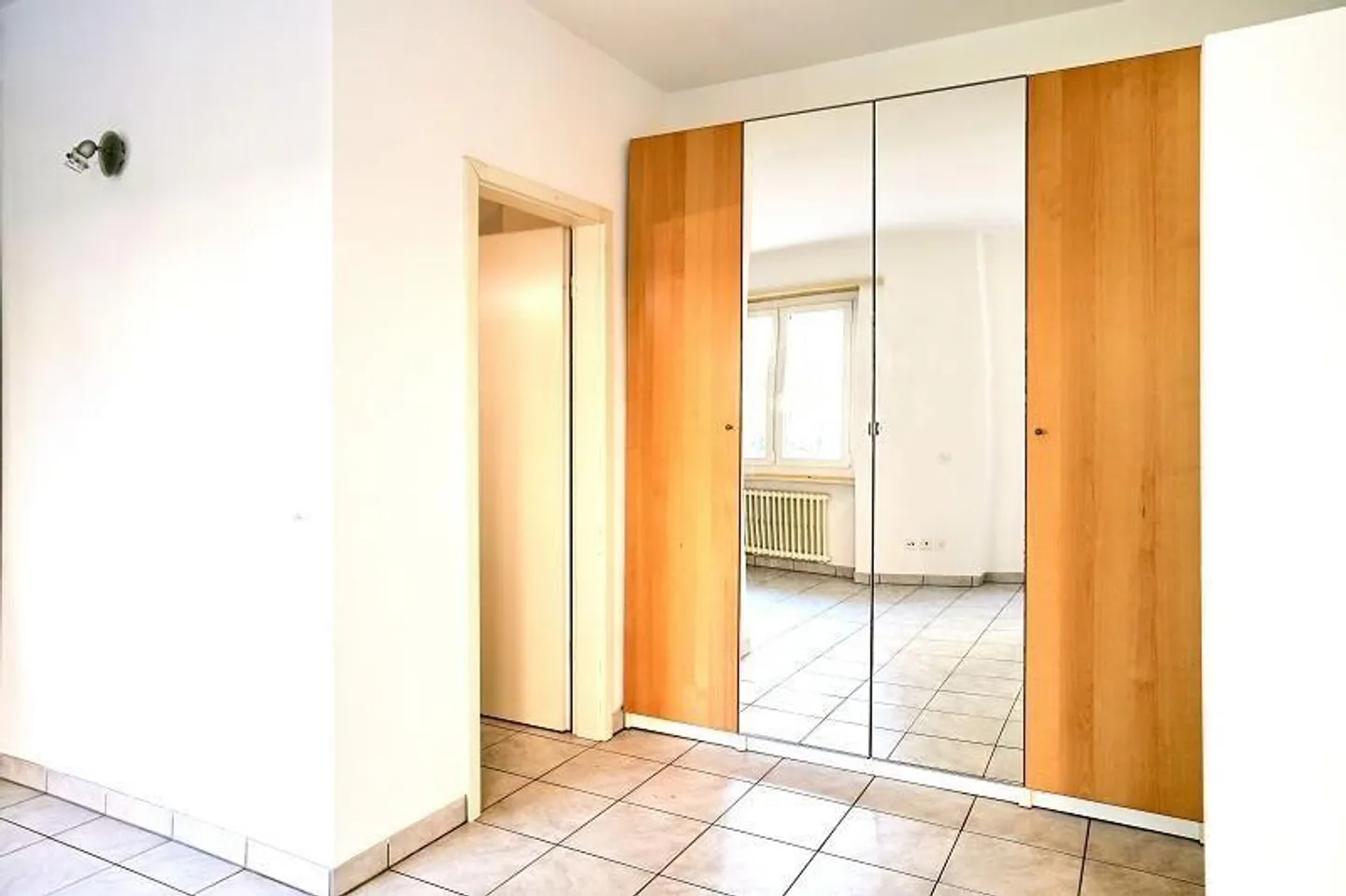 1-room apartment on the ground floor with 2 parking spaces in a central location - Photo 5 of 15