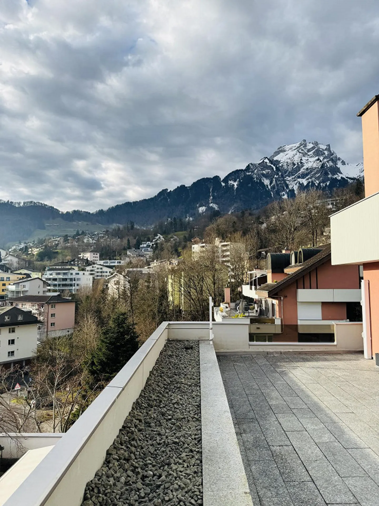 Exklusive Terrassenwohnung in Hergiswil NW mit unverbaubarer Seesicht - Foto 15 von 16