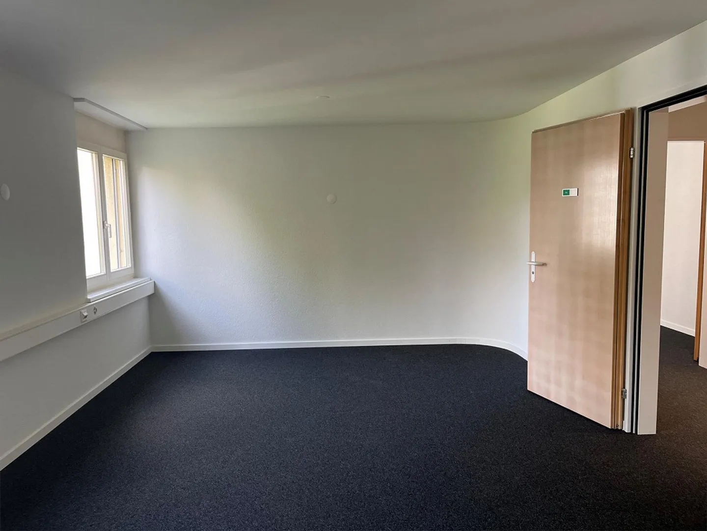 Spacious office space in the center - Photo 5 of 7