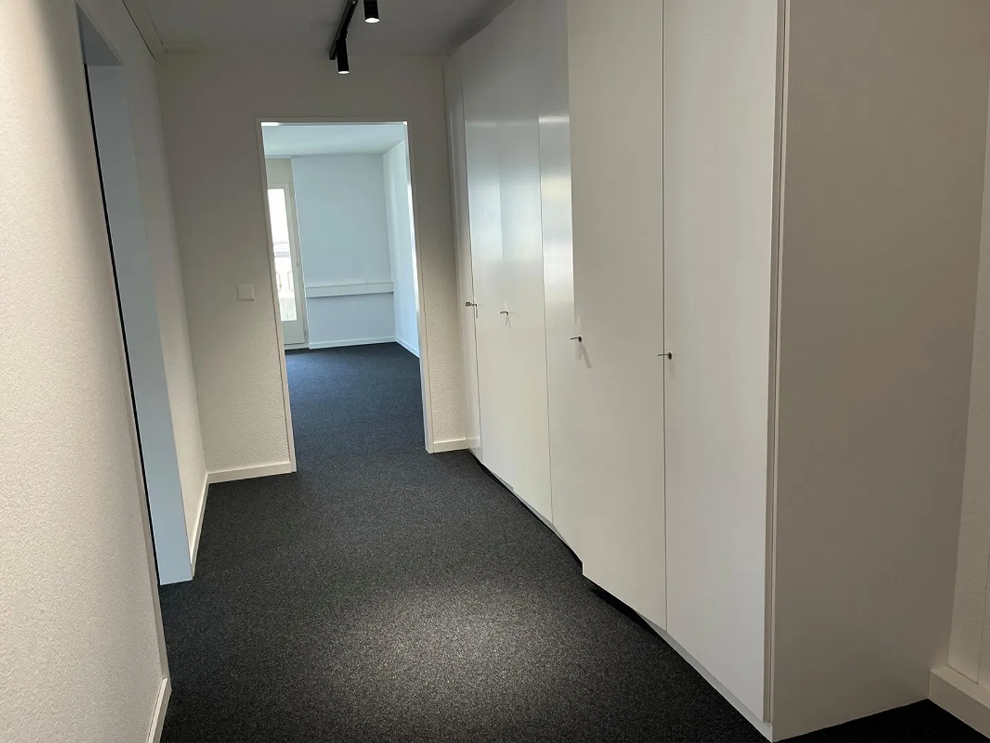 Spacious office space in the center - Photo 7 of 7