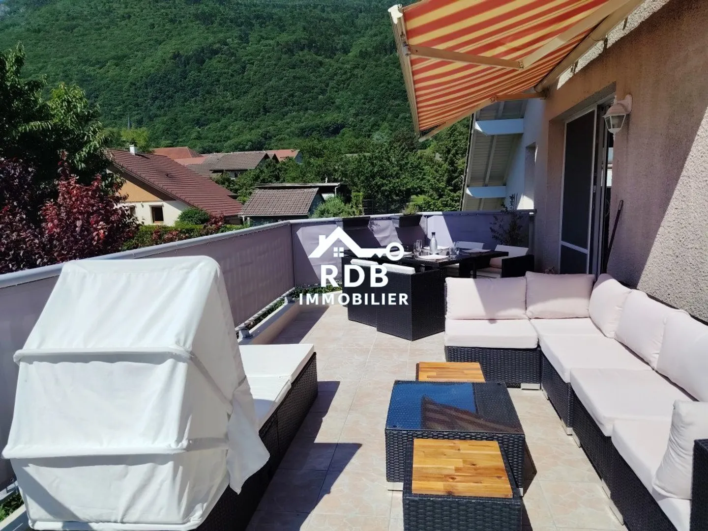 Apartment-villa 130m², garden 150m², terrace-balcony 25m², South, view of the Alps - Photo 1 of 6