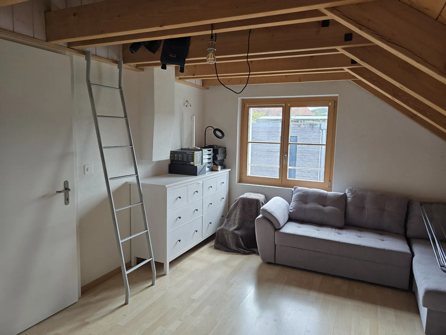 Accogliente appartamento mansardato di 2,5 stanze a Schüpfen - Foto 6 di 8