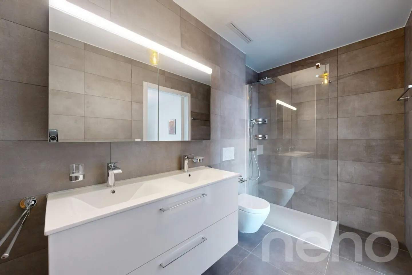 Contemporary Apartment with Balcony - Photo 11 of 12