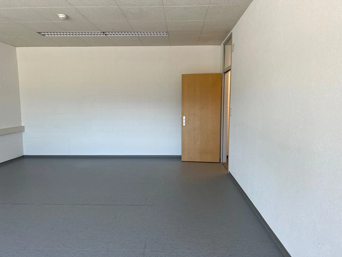 Uffici di 35 m2 - bella vista & recentemente ristrutturato - Foto 2 di 3
