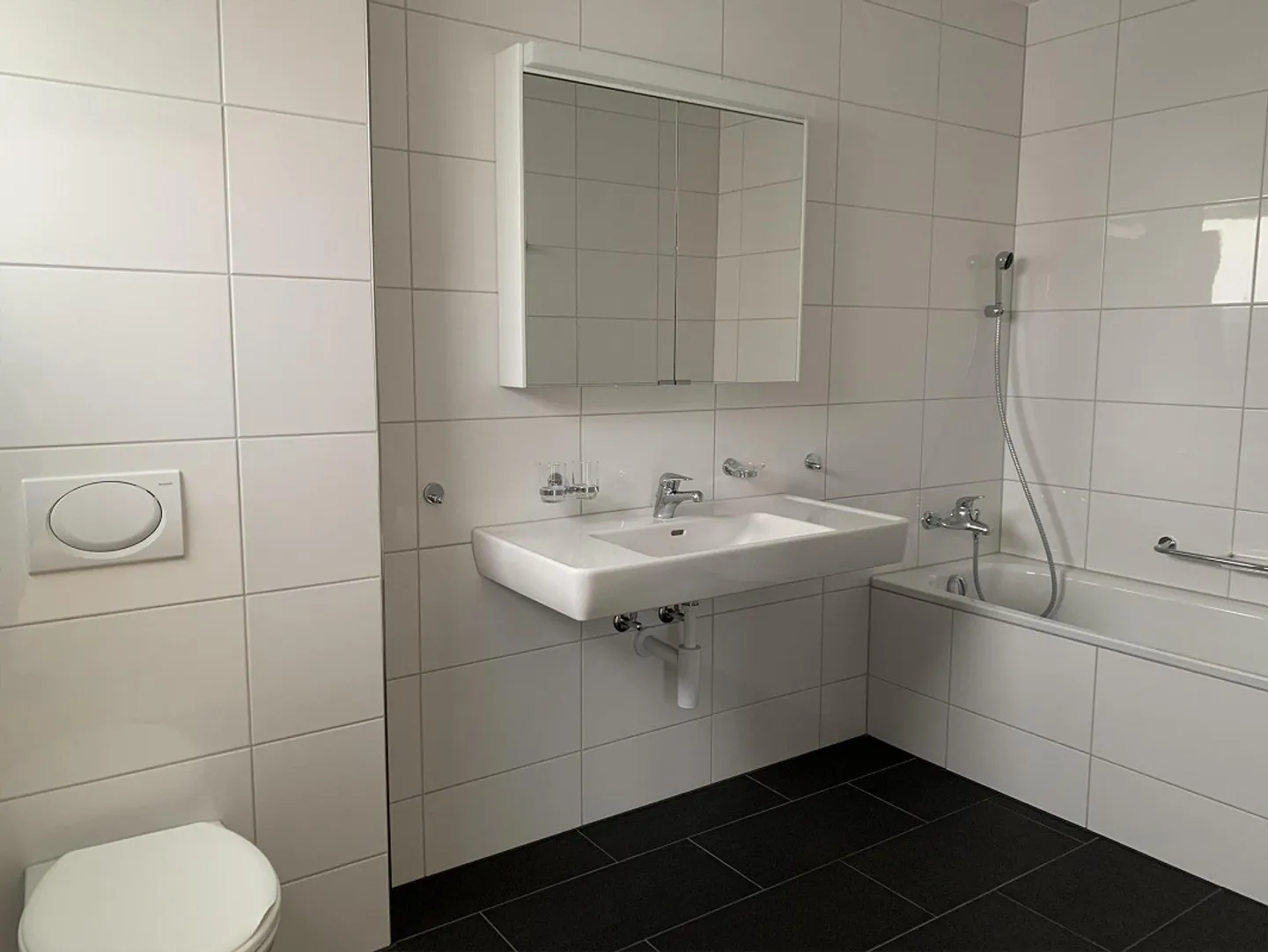 Ampio appartamento di 5,5 stanze con grande balcone - Foto 4 di 10