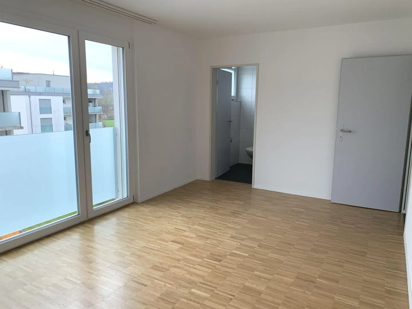 Ampio appartamento di 5,5 stanze con grande balcone - Foto 7 di 10
