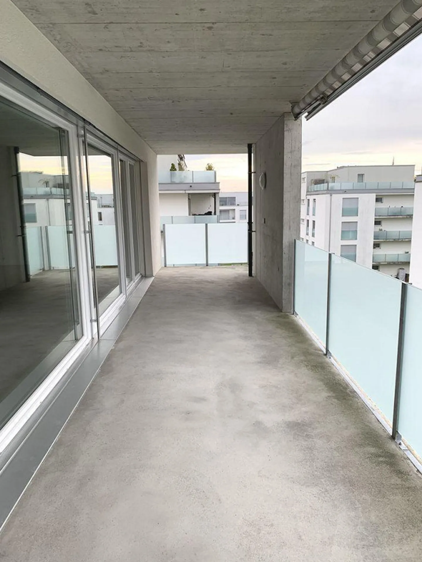 Ampio appartamento di 5,5 stanze con grande balcone - Foto 9 di 10