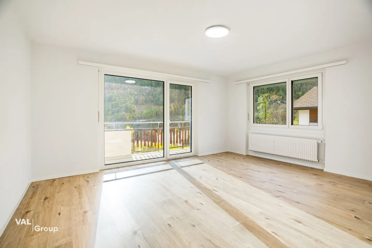 Freshly renovated 5.5-room apartment with balcony and mountain view in Stalden - Photo 1 of 15