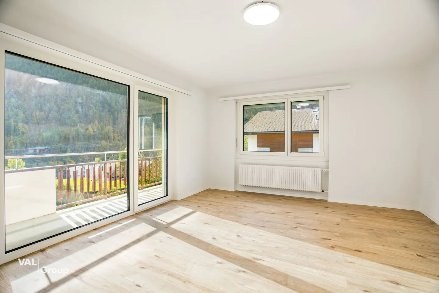 Freshly renovated 5.5-room apartment with balcony and mountain view in Stalden - Photo 2 of 15