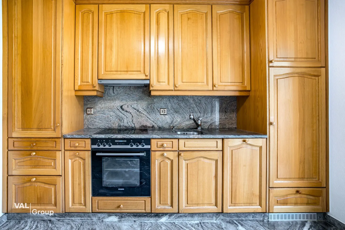 Freshly renovated 5.5-room apartment with balcony and mountain view in Stalden - Photo 4 of 15