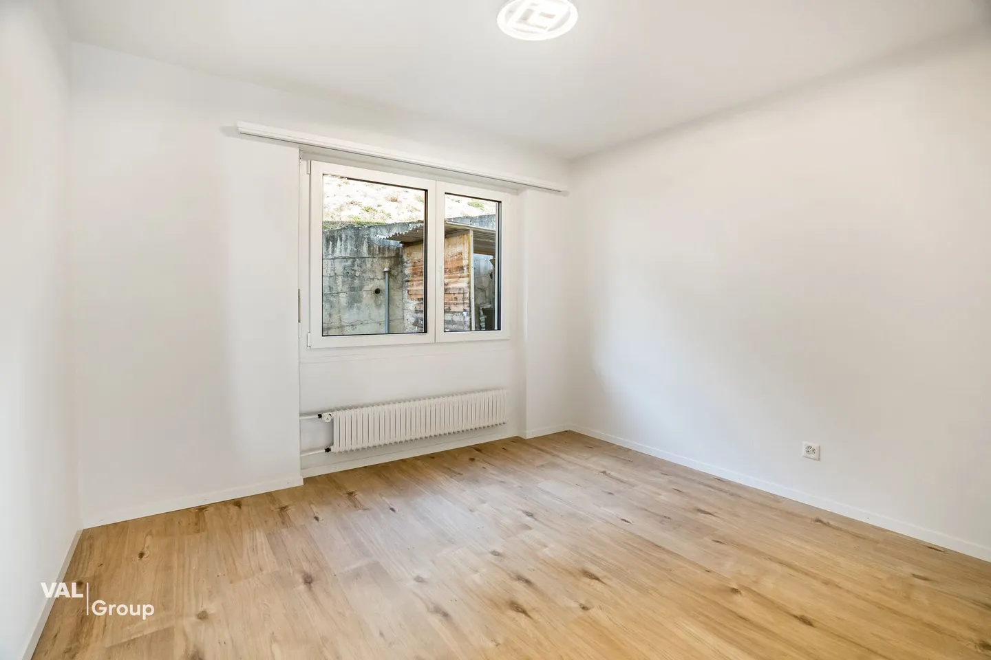 Freshly renovated 5.5-room apartment with balcony and mountain view in Stalden - Photo 5 of 15