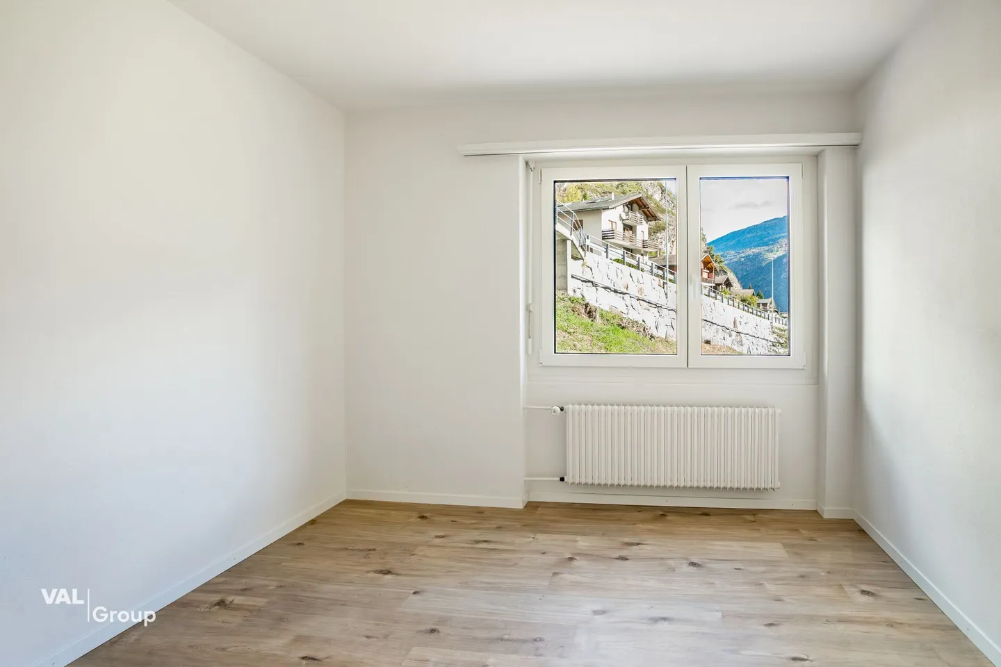 Freshly renovated 5.5-room apartment with balcony and mountain view in Stalden - Photo 8 of 15