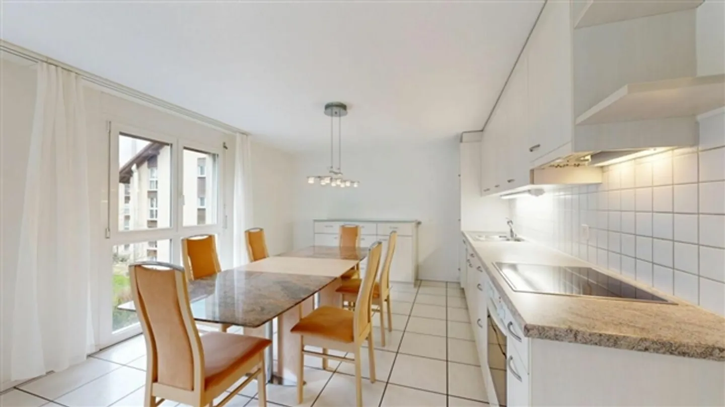 Casa moderna con charme, comfort e posizione centrale a Brügg - Foto 2 di 16