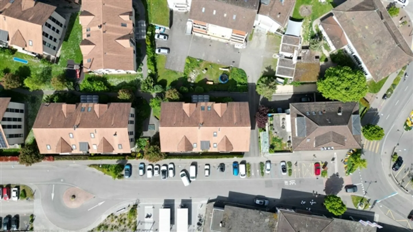 Casa moderna con charme, comfort e posizione centrale a Brügg - Foto 16 di 16