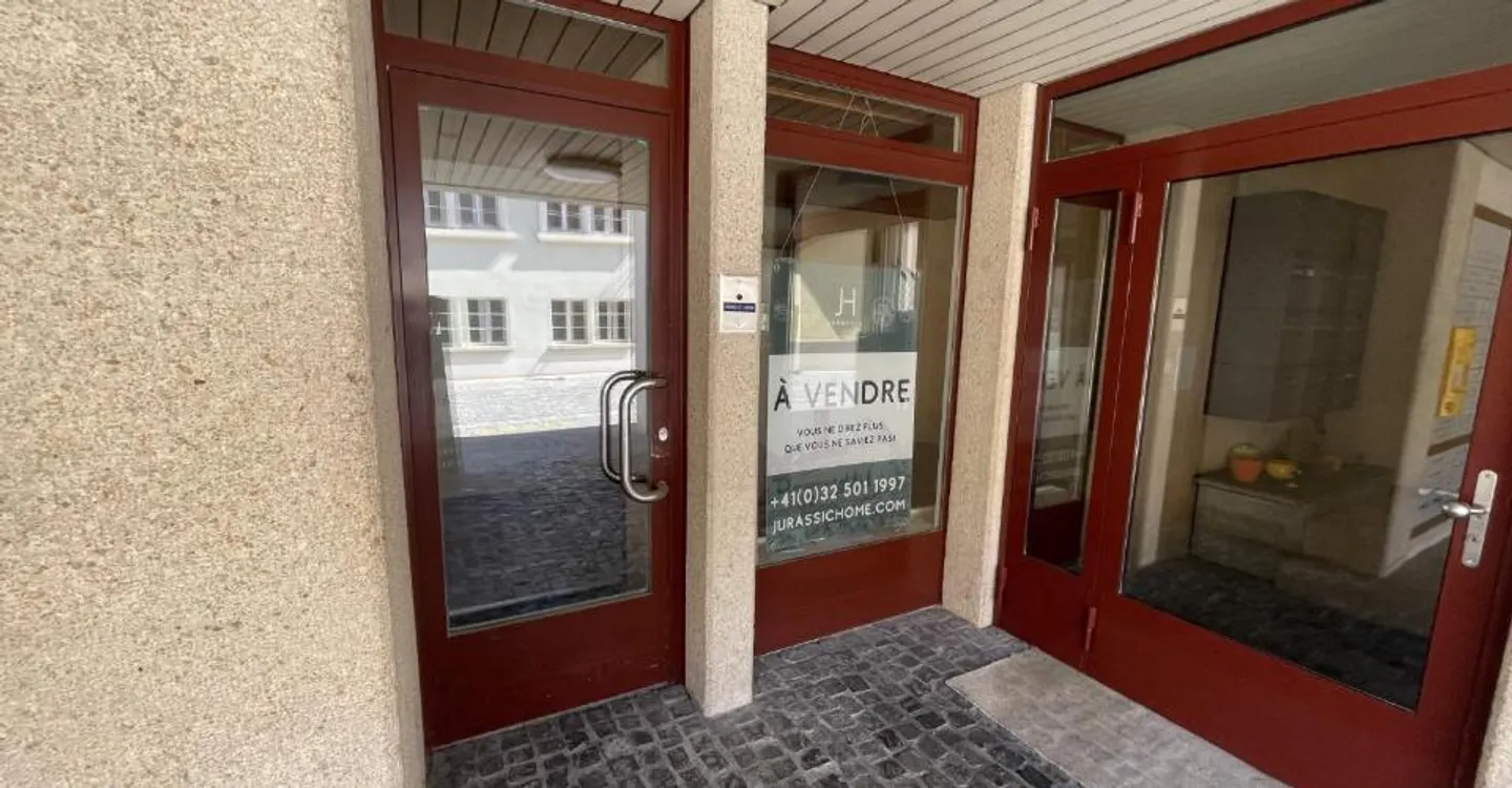 4-room apartment in the heart of the medieval city of Saint-Ursanne - Photo 2 of 9