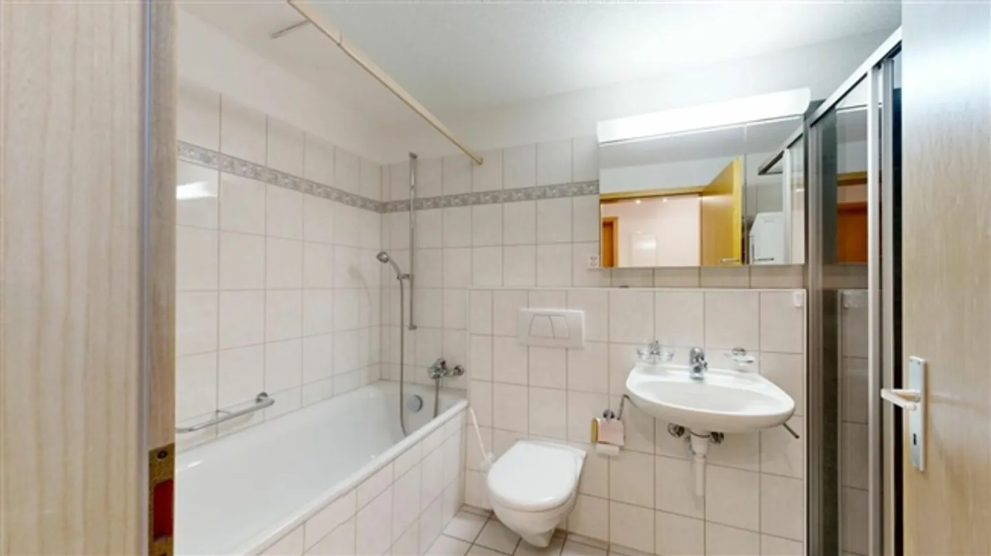 Casa moderna con charme, comfort e posizione centrale a Brügg - Foto 7 di 16