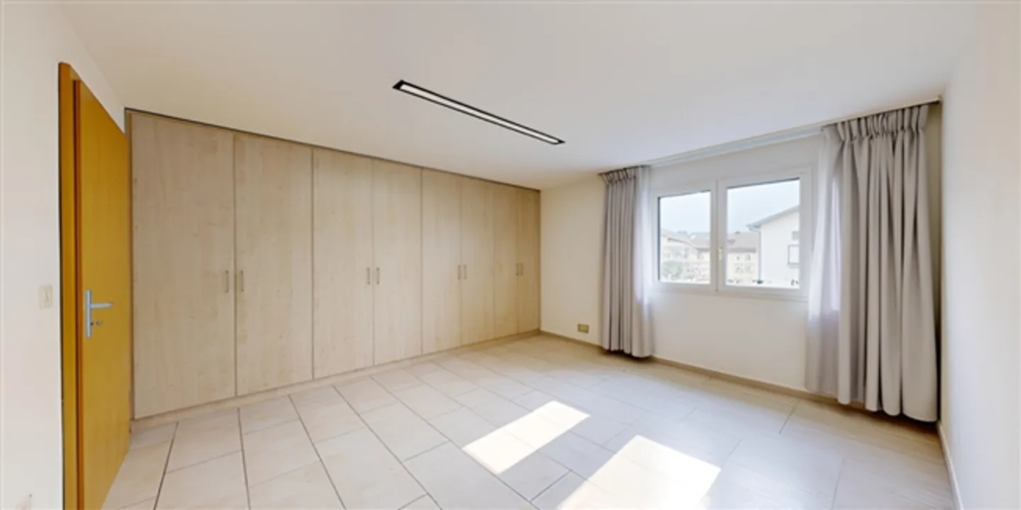 Casa moderna con charme, comfort e posizione centrale a Brügg - Foto 11 di 16