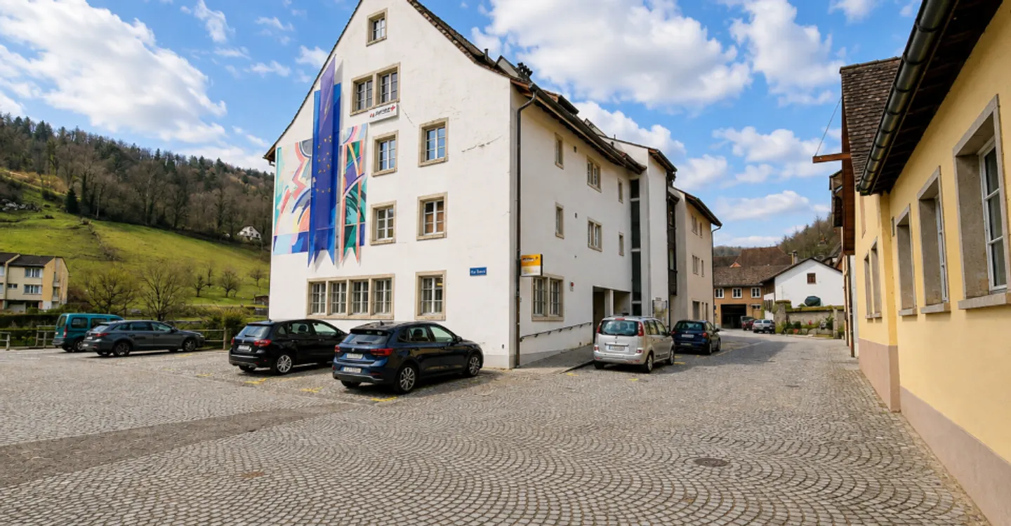 4-room apartment in the heart of the medieval city of Saint-Ursanne - Photo 8 of 9