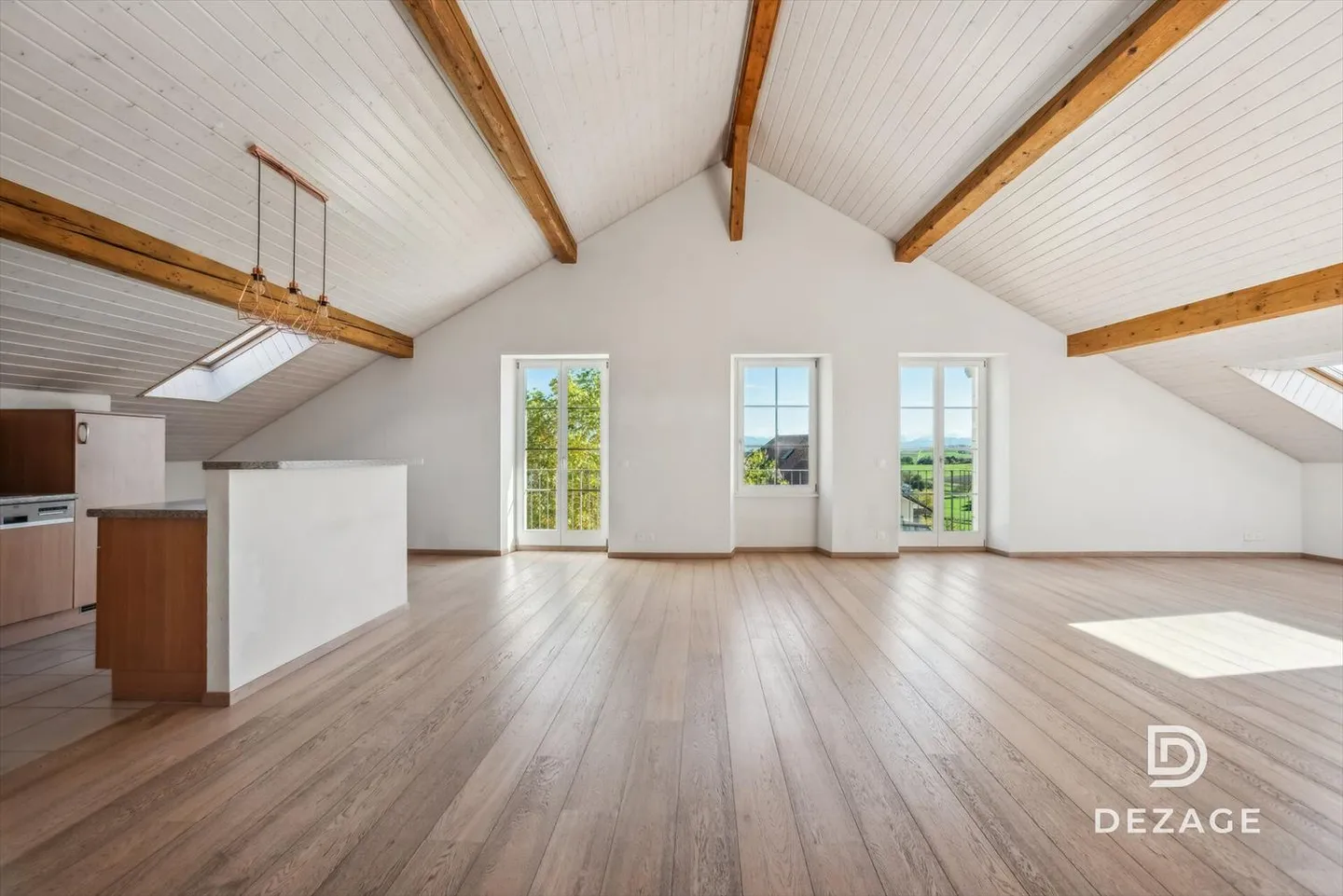 Crossing attic with balcony and panoramic view in the heart of the charming village of - Photo 9 of 13