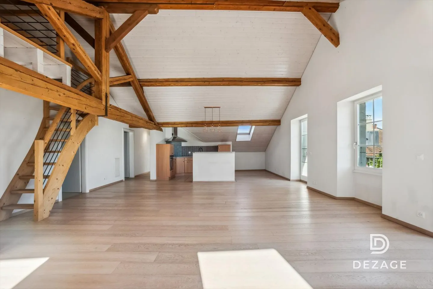 Crossing attic with balcony and panoramic view in the heart of the charming village of - Photo 10 of 13