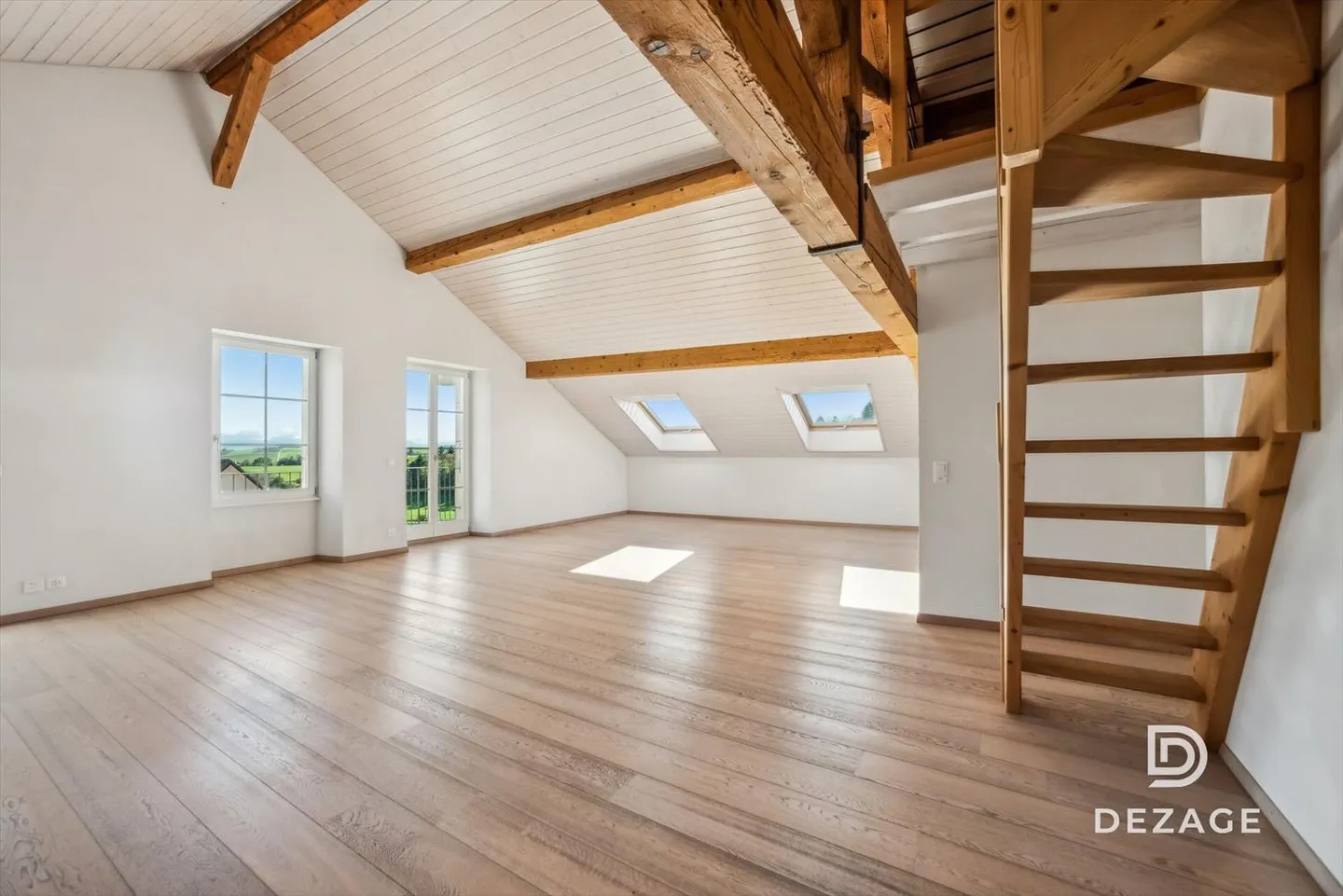 Crossing attic with balcony and panoramic view in the heart of the charming village of - Photo 11 of 13